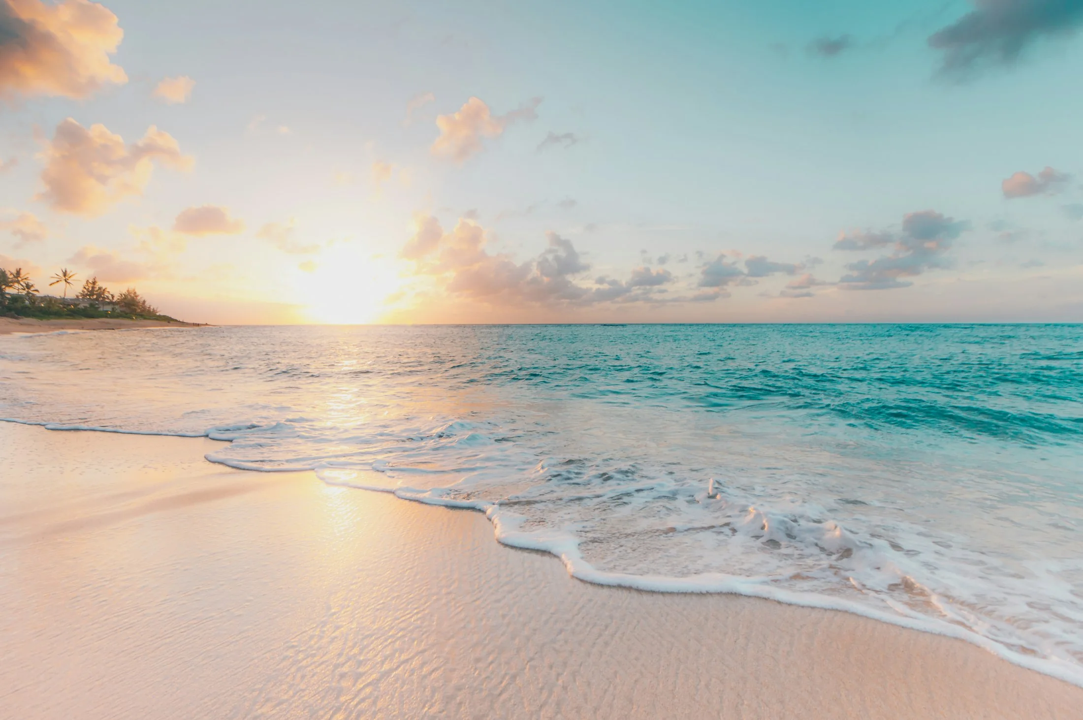 Soft coastal horizon at first light